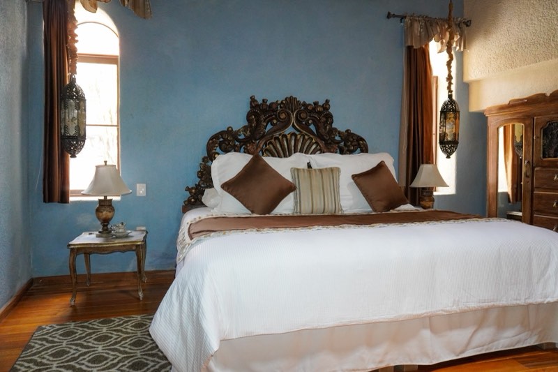 El Baratillo — Casona de los Recuerdos, Bernal