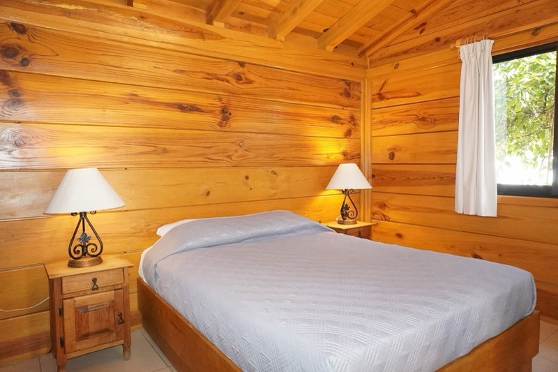 Cabaña Lima — recámara con cama Queen Size